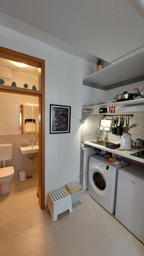 Cozy, Bright And Affordable Studio W/ Free Parking 류블랴나 외부 사진
