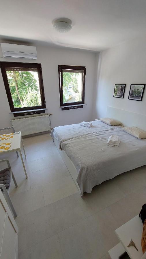 Cozy, Bright And Affordable Studio W/ Free Parking 류블랴나 외부 사진